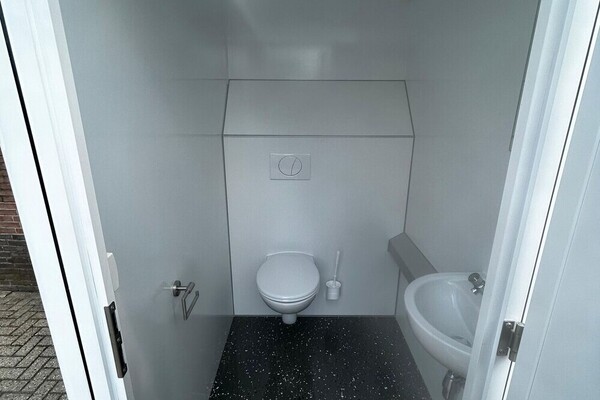 Toiletwagens op deze streekmarkt in Vierlingsbeek