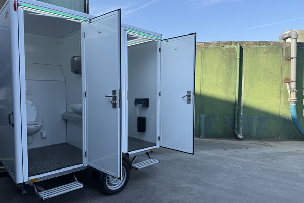 1-1-1 Deluxe toiletwagen bij opendag melkveehouderij Maashees
